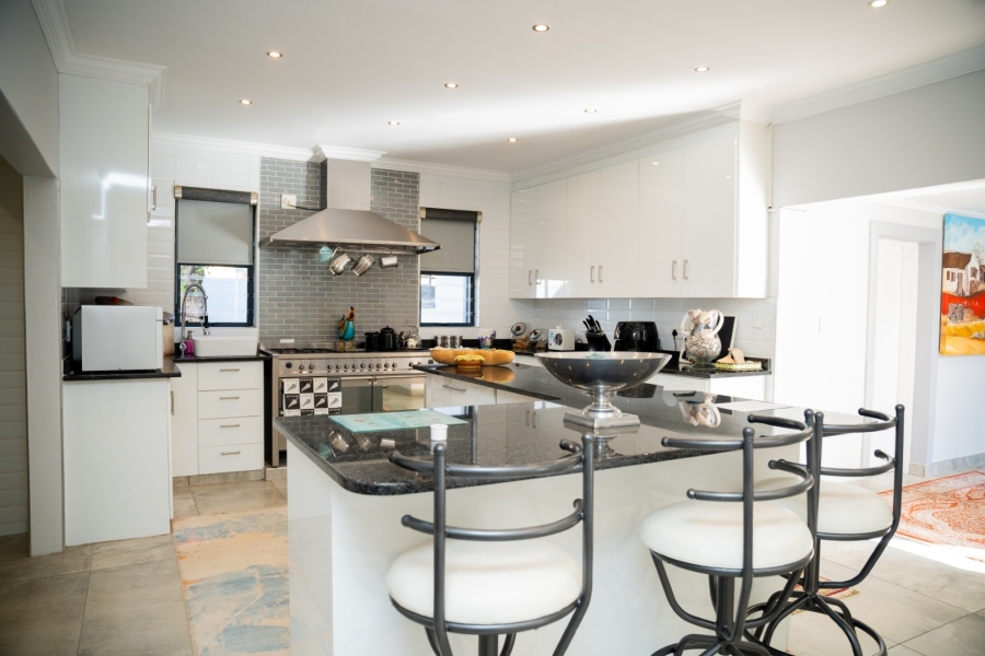 6 Bedroom Property for Sale in Wilkoppies North West